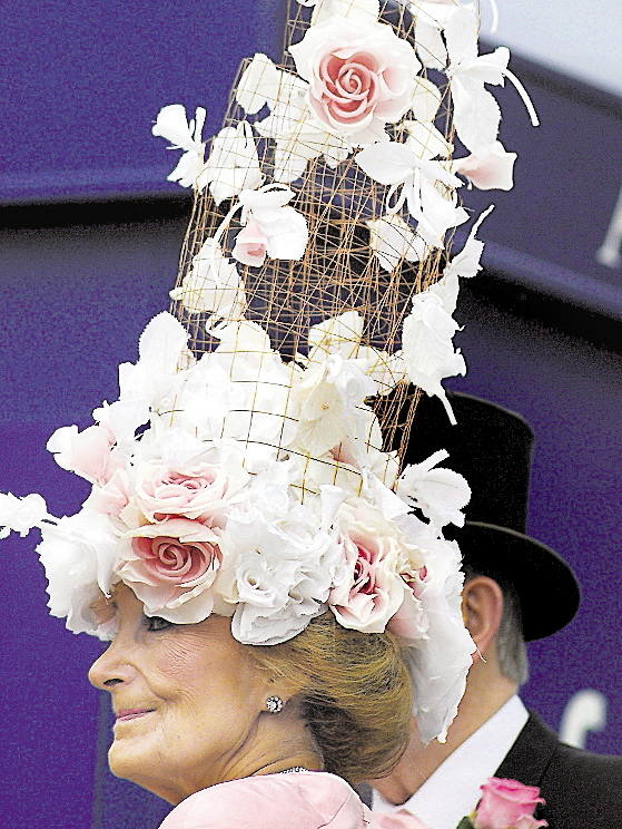 Los tocados más extravagantes de las carreras de Ascot