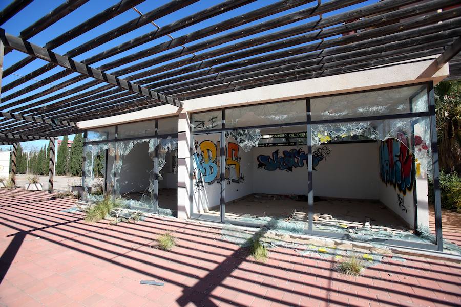 El Instituto Valenciano de la Paella, en ruinas una década después