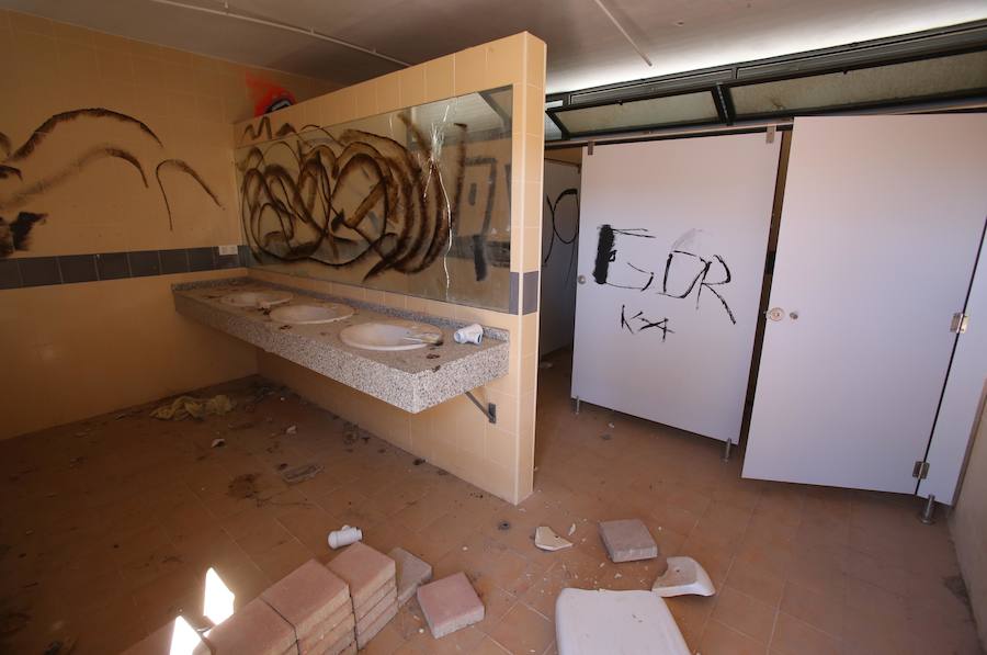 El Instituto Valenciano de la Paella, en ruinas una década después