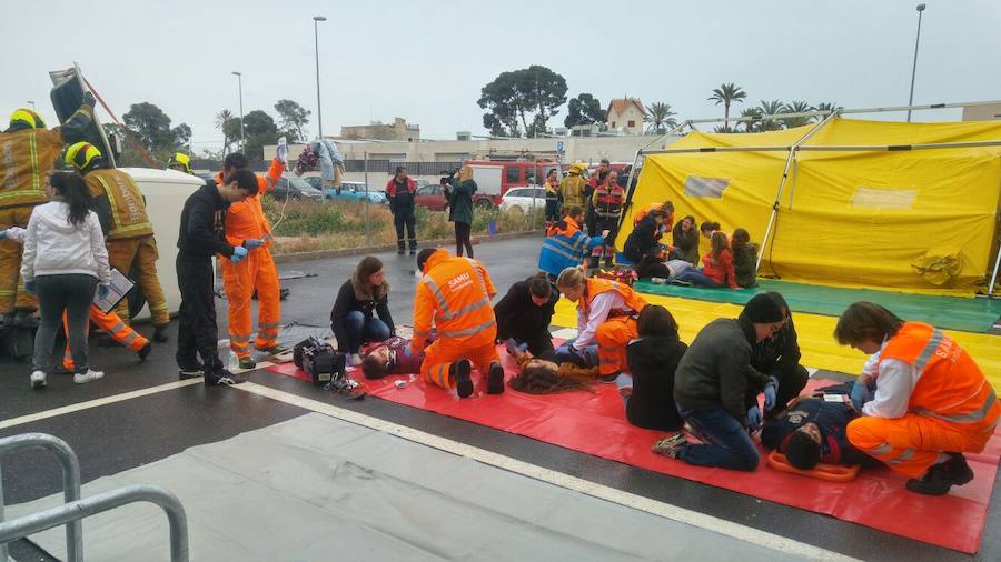 Simulacro de accidente de tráfico en el campus de Sant Joan