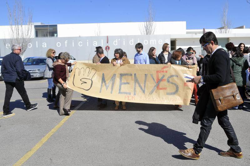 Protestas de profesores en las escuelas de idiomas de Alicante y Elche