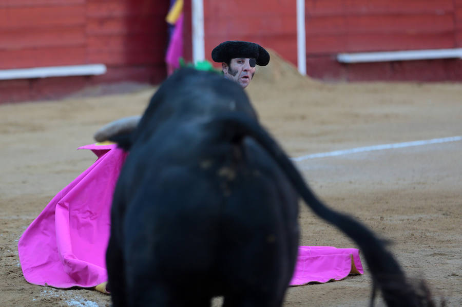 Fallas 2016: imágenes de la segunda corrida de la Feria de Fallas