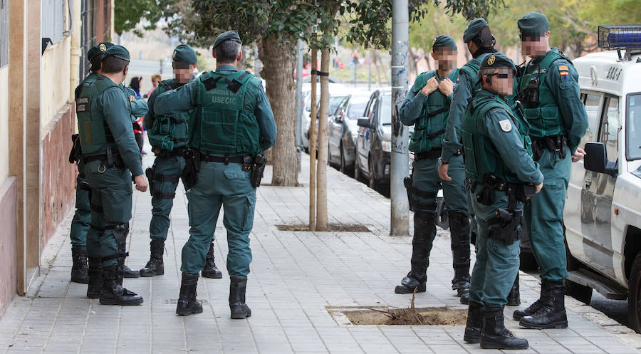 Operación de la Guardia Civil en el barrio José Antonio