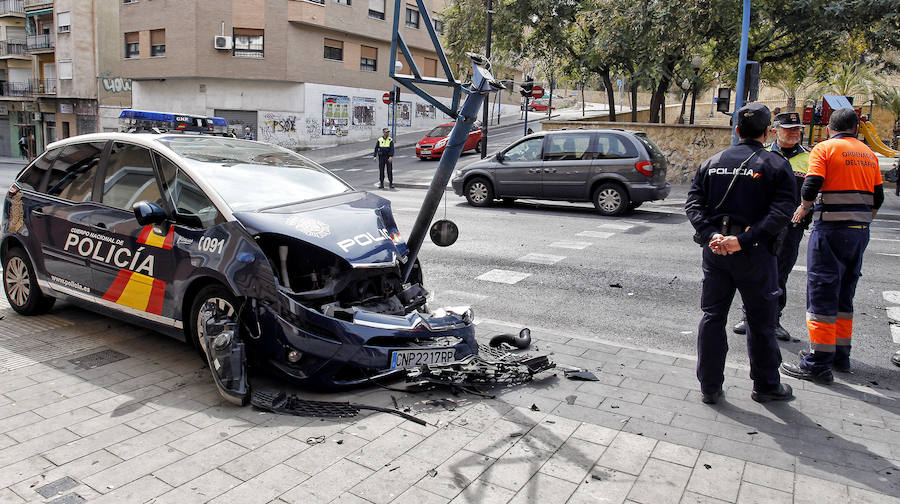 Accidente de tráfico en la Avenida de Alcoy