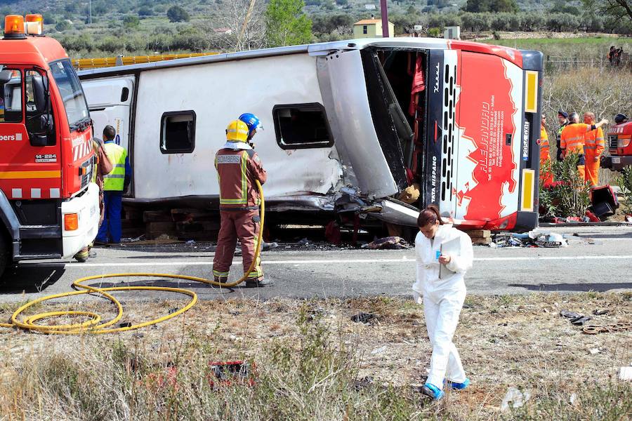 Catorce muertos en Tarragona en un accidente de un autobús que volvía de las Fallas