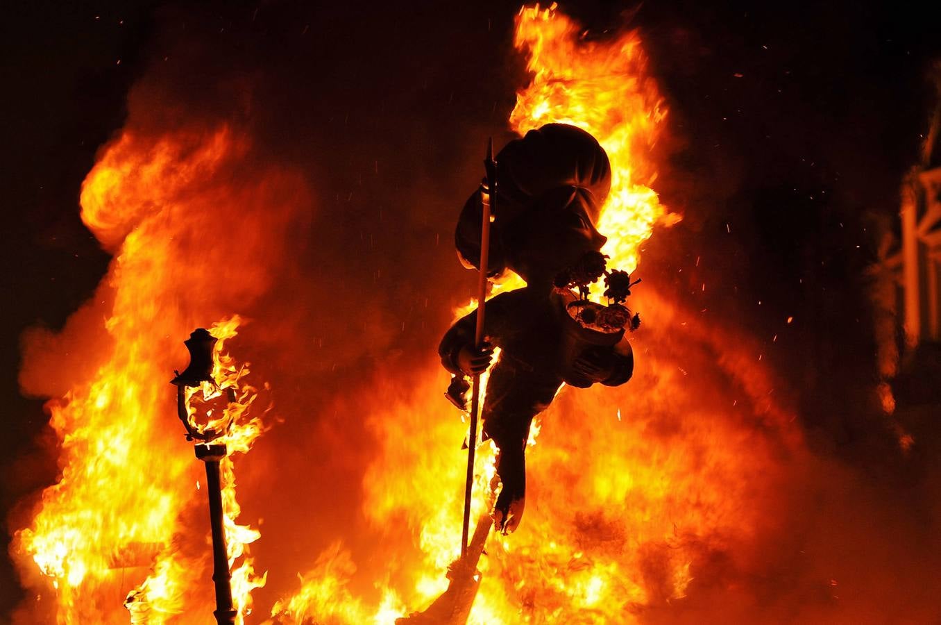 Fallas 2016: La Cremà de las Fallas de Valencia