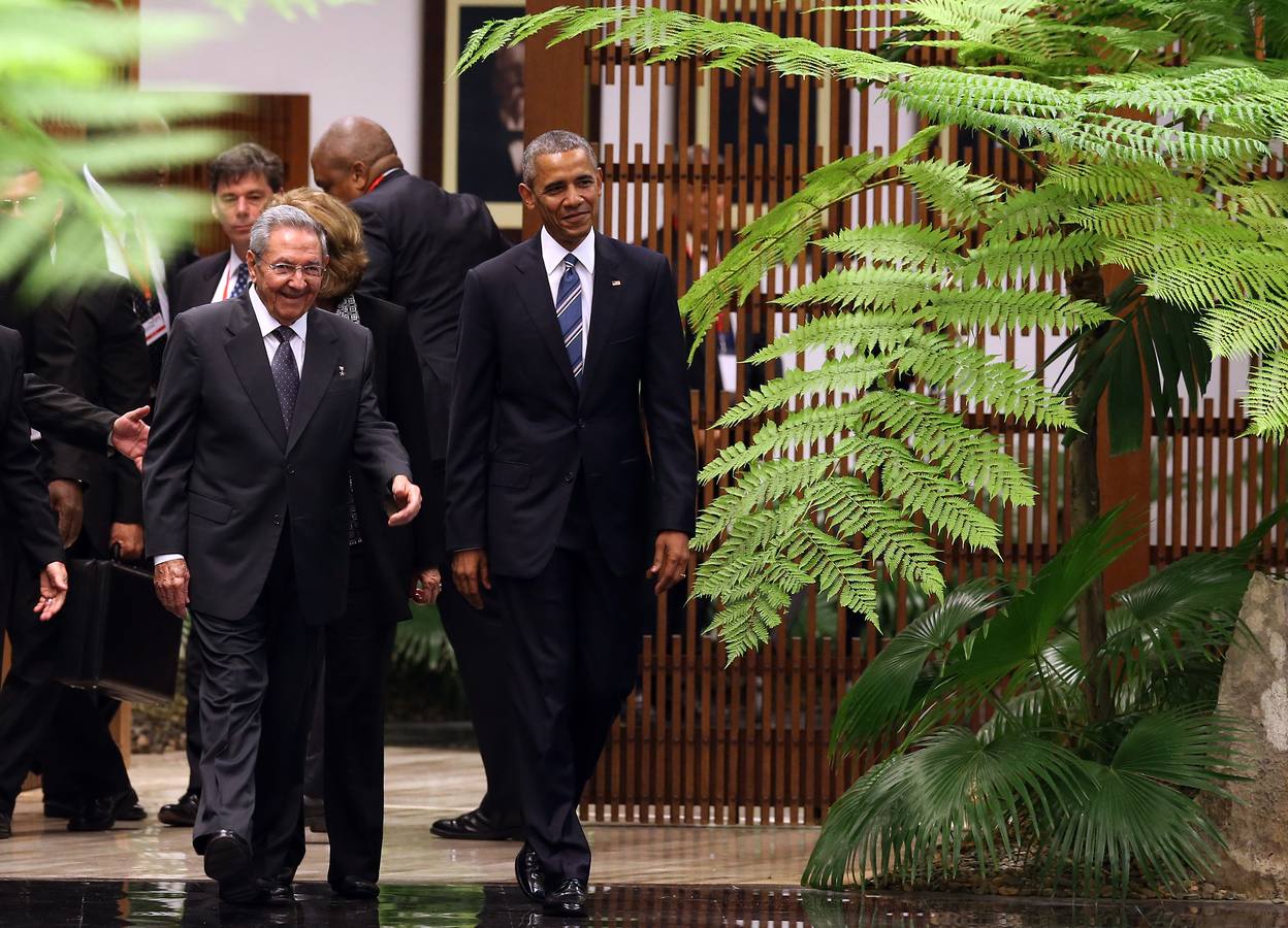 Castro recibe a Obama en su segundo día en La Habana