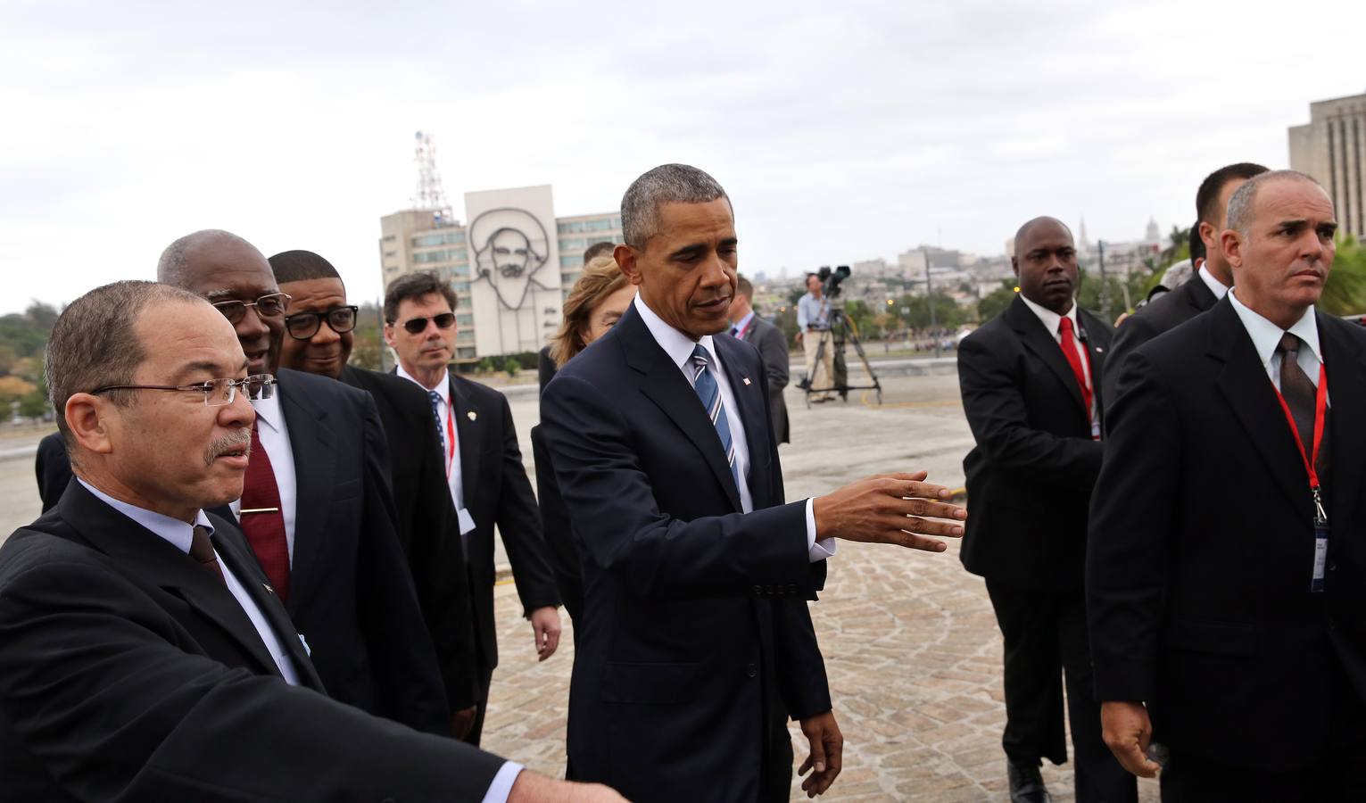 Castro recibe a Obama en su segundo día en La Habana