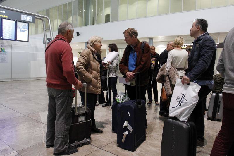 Cancelaciones en El Altet por los atentados en Bruselas