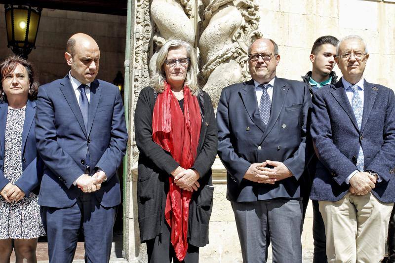 Minuto de silencio por los atentados de Bruselas en Alicante