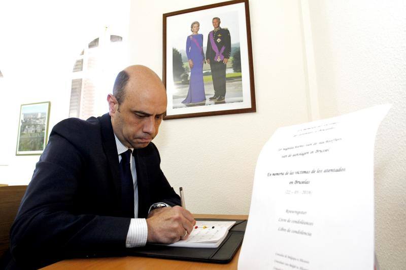 Minuto de silencio por los atentados de Bruselas en Alicante