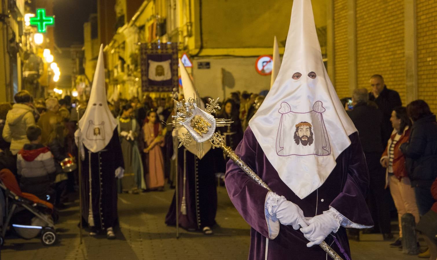 La procesión de Miércoles Santo de la Semana Santa Marinera, en imágenes