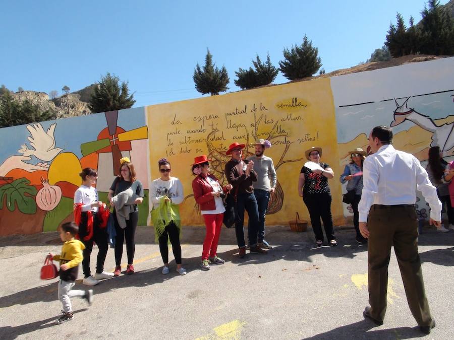 Murales en tributo al poeta cabrero en Orihuela