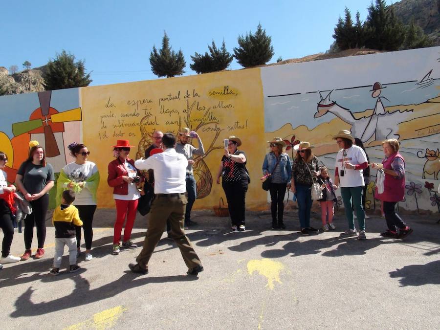 Murales en tributo al poeta cabrero en Orihuela