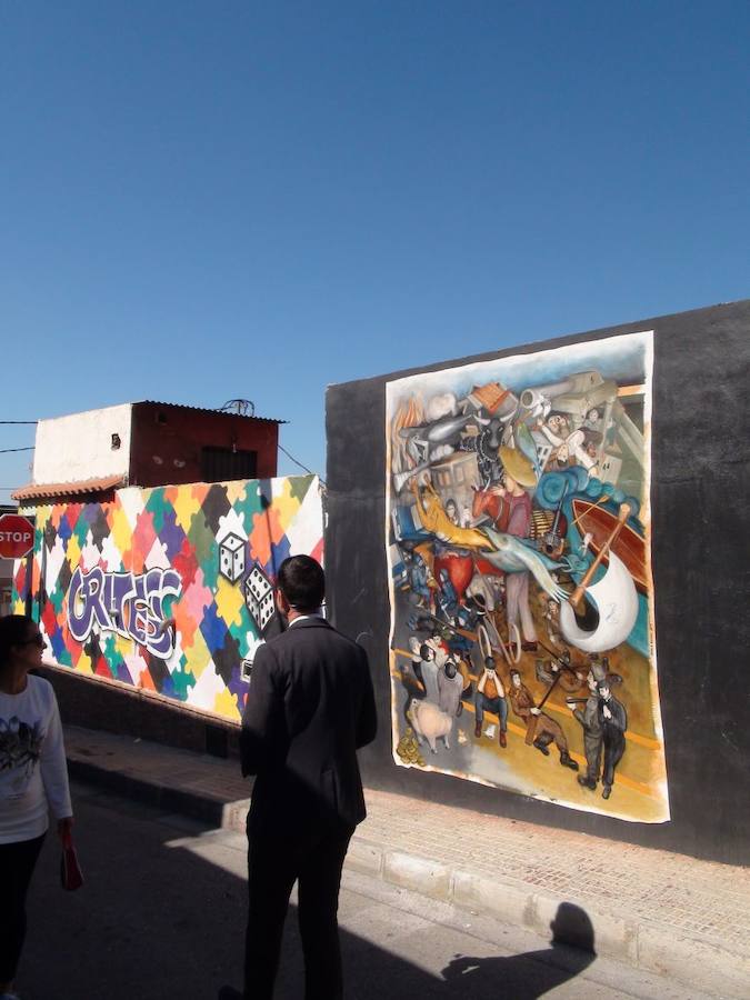 Murales en tributo al poeta cabrero en Orihuela