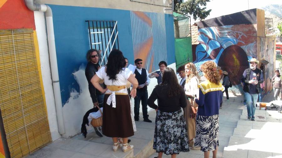 Murales en tributo al poeta cabrero en Orihuela