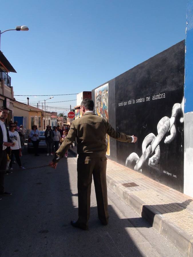 Murales en tributo al poeta cabrero en Orihuela