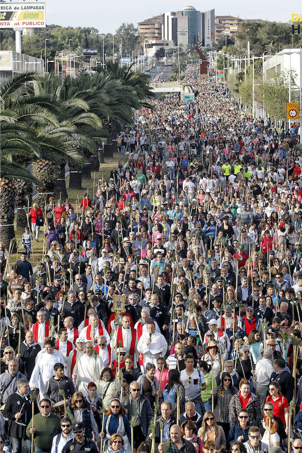 Miles de romeros participan en la Peregrina (I)