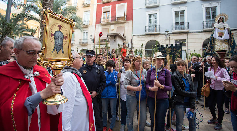 Miles de romeros participan en la Peregrina (II)