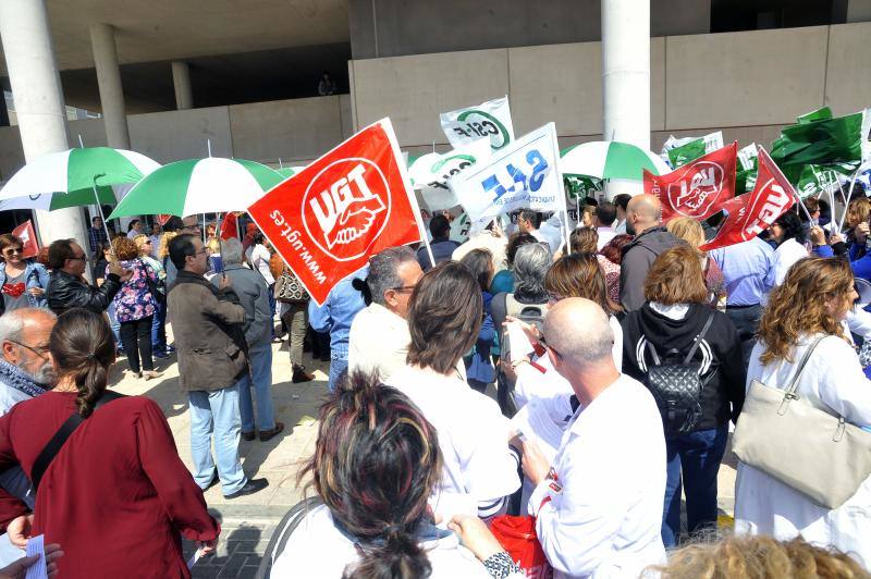 Concentración de trabajadores del Hospital del Vinalopó