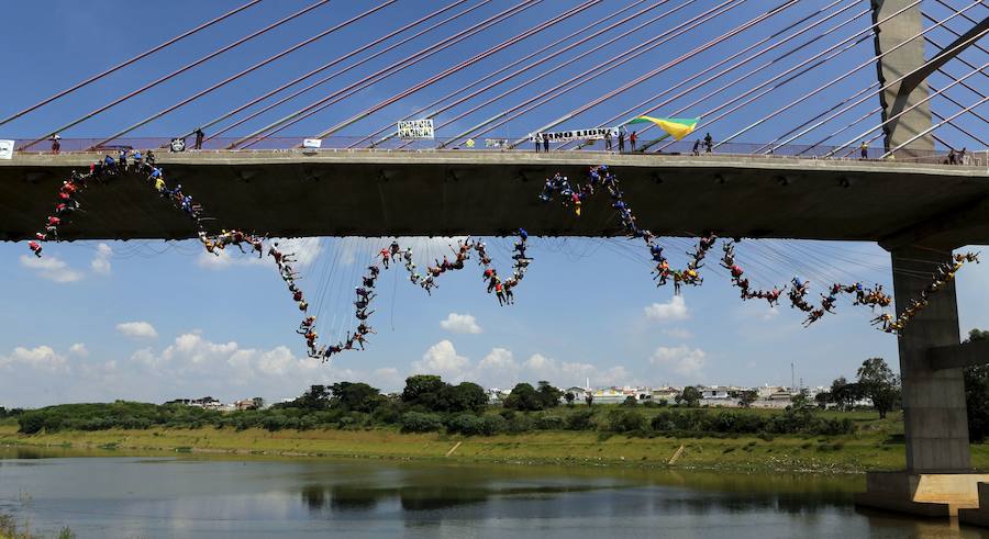 Un montón de colgados