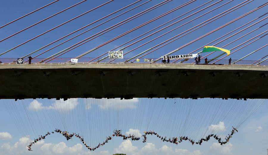 Un montón de colgados