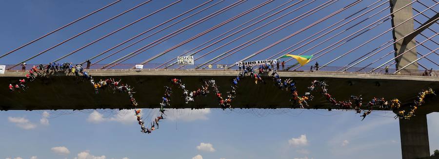 Un montón de colgados