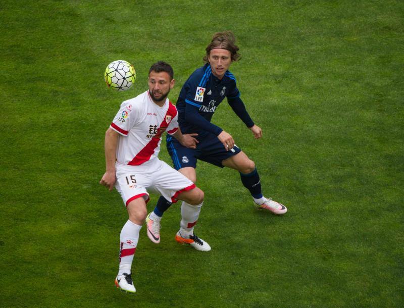 El partido entre el Rayo y el Real Madrid, en imágenes