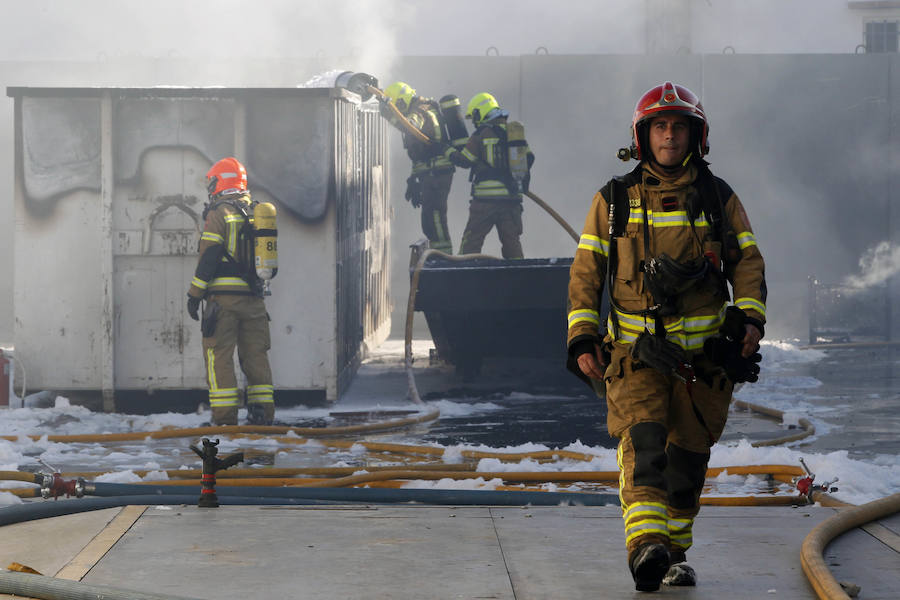 Incendio en un almacen de papel en Alboraya