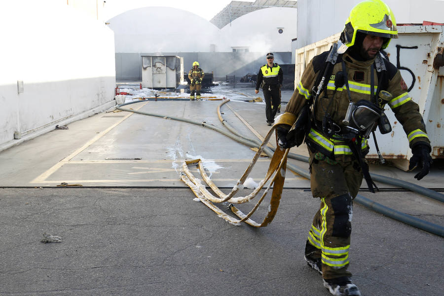 Incendio en un almacen de papel en Alboraya