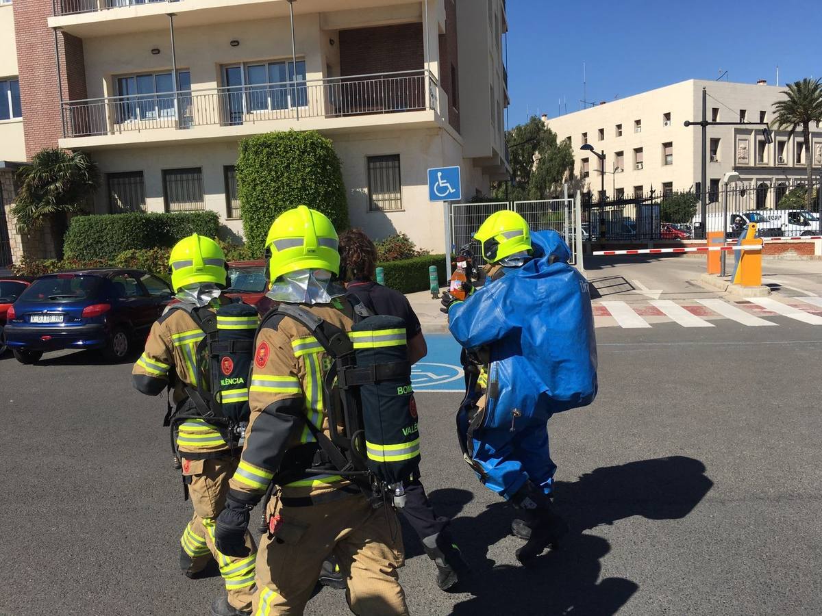 La fuga de ácido sulfúrico del Puerto de Valencia, en imágenes