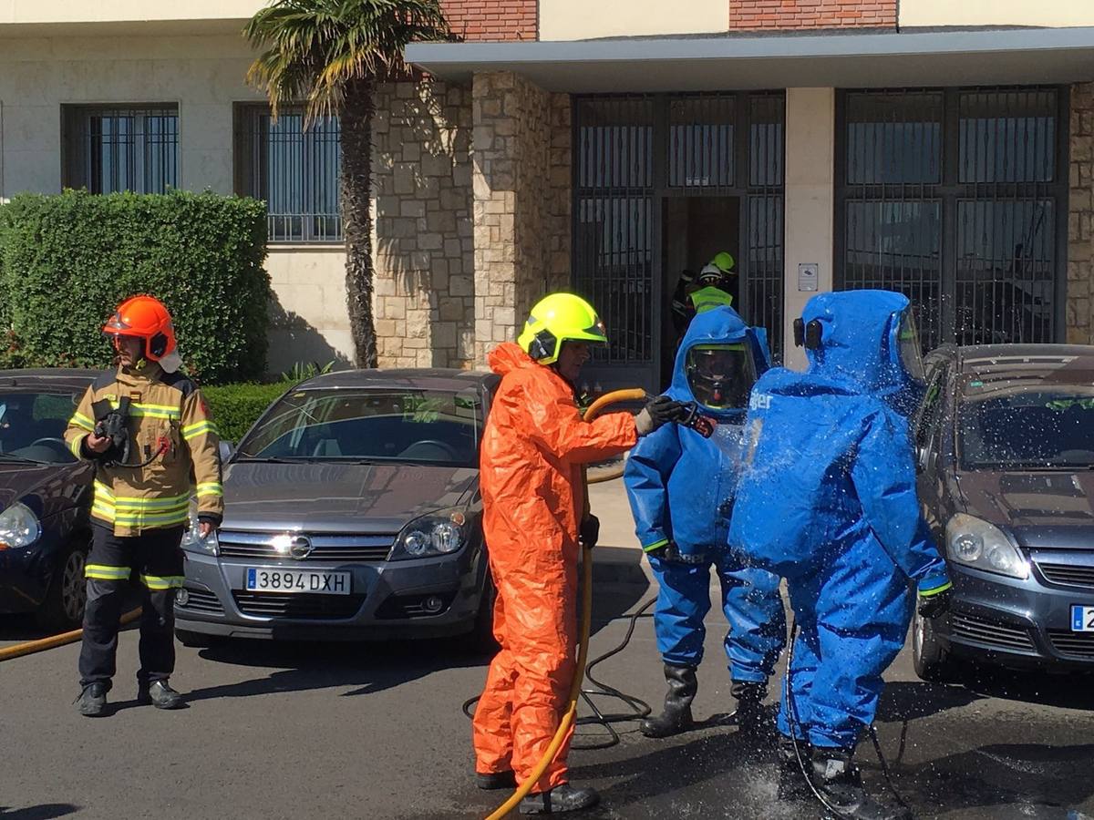 La fuga de ácido sulfúrico del Puerto de Valencia, en imágenes