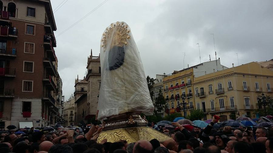 Valencia vive con fervor el Día de la Mare de Déu dels Desamparats