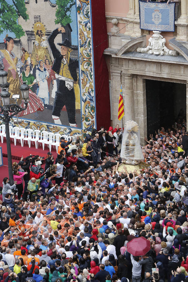 Valencia vive con fervor el Día de la Mare de Déu dels Desamparats