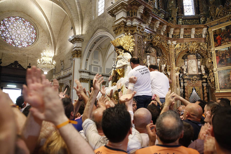 Valencia vive con fervor el Día de la Mare de Déu dels Desamparats