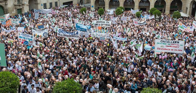 10.000 personas defienden la enseñanza concertada