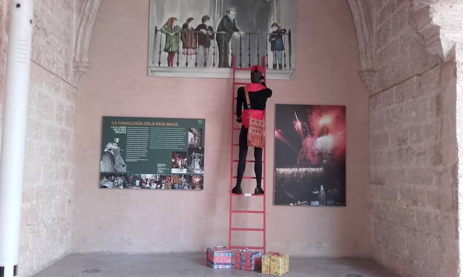 Fotos de la exposición en homenaje a las fiestas populares de la Comunitat