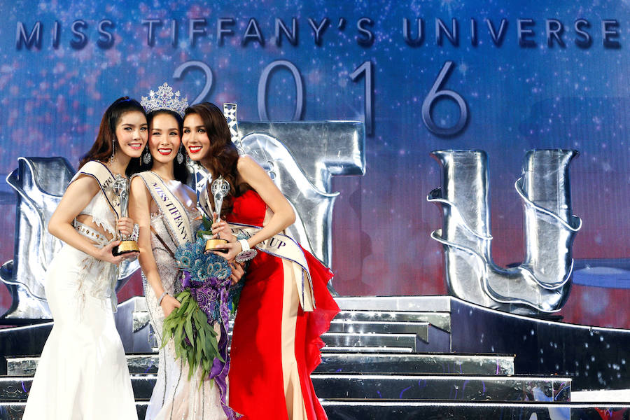 Miss Universo Tiffany 2016 ya tiene nueva reina transexual, Jiratchaya Sirimongkolnawin (c). El certamen de belleza se ha celebrado en la ciudad balneario de Pattaya, Tailandia.