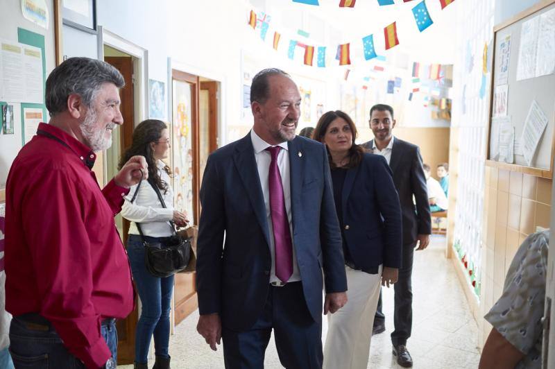 El PP oriolano defiende que no eliminen aulas en el colegio Jesús María de San Isidro