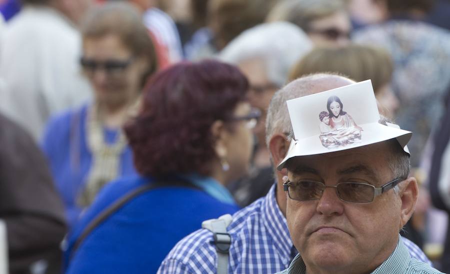 Fotos del Besamanos a la Virgen de los Desamparados (3)