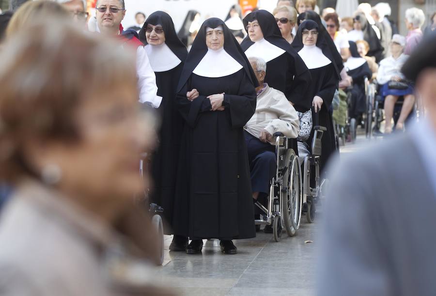 Fotos del Besamanos a la Virgen de los Desamparados (3)