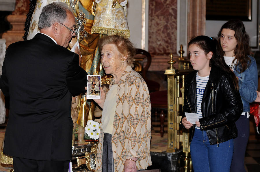 Fotos del Besamanos a la Virgen de los Desamparados (2)