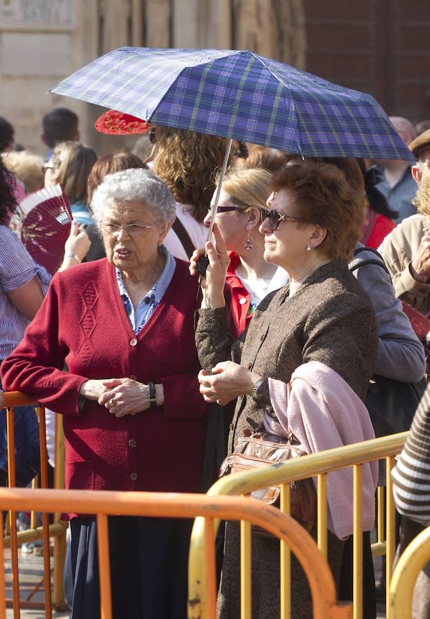 Fotos del Besamanos a la Virgen de los Desamparados (2)