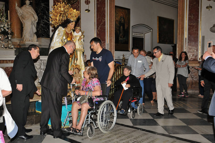 Fotos del Besamanos a la Virgen de los Desamparados