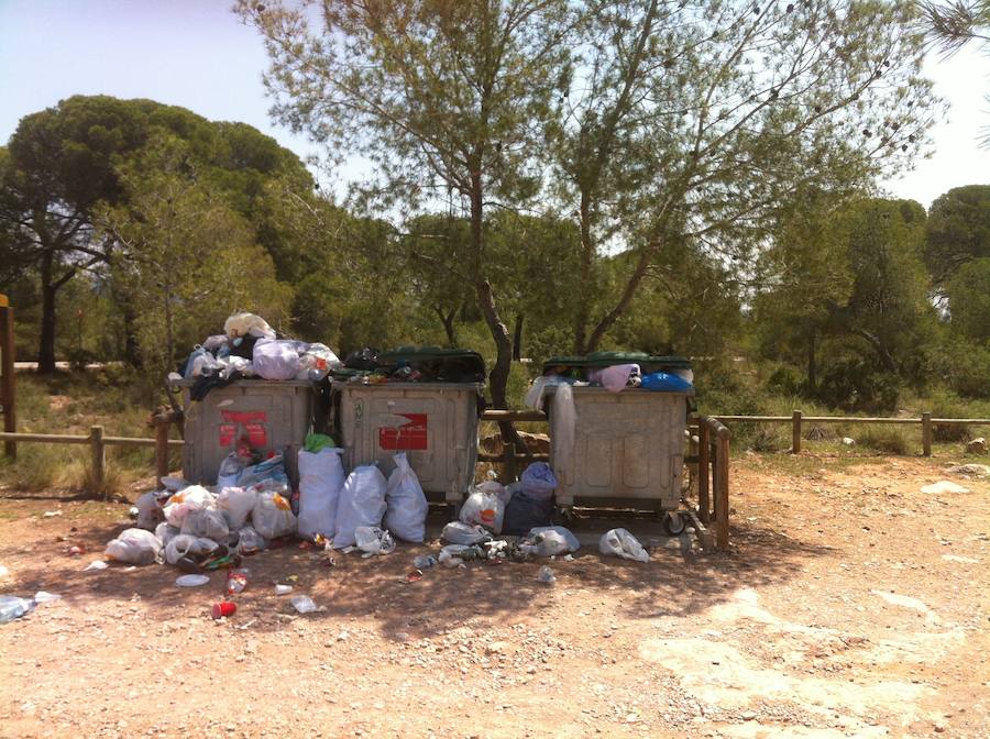 La basura se amontona en Calderona