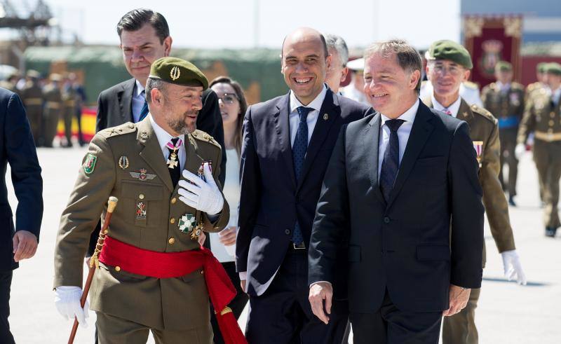 Casi medio millar de personas jura bandera en Alicante