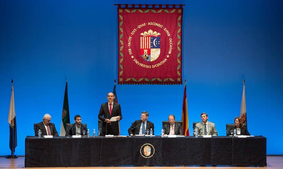 Manuel Palomar toma posesión como rector de la UA