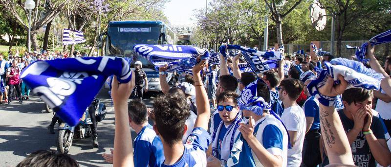 Aficionados del Hércules reciben al equipo