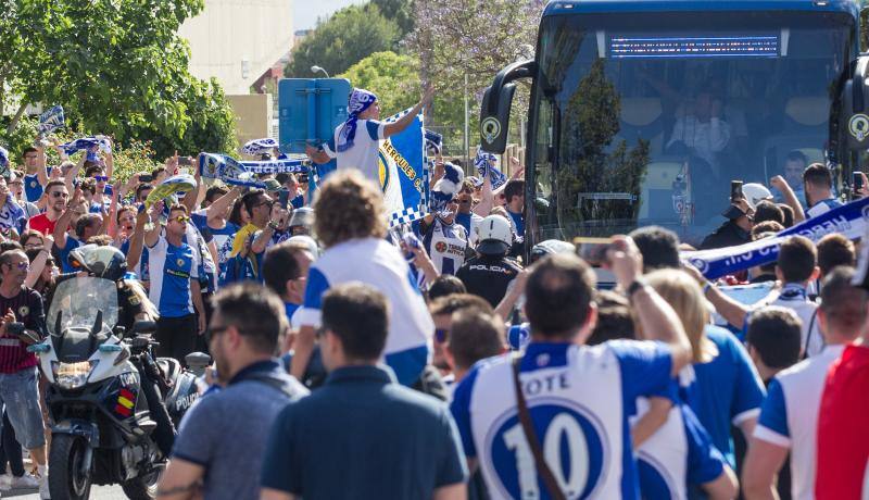 Aficionados del Hércules reciben al equipo