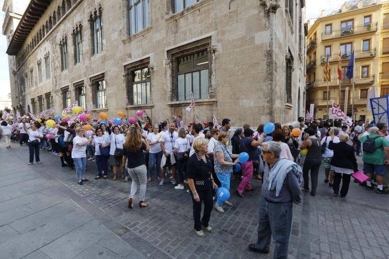 Una cadena humana en Valencia por la libertad educativa